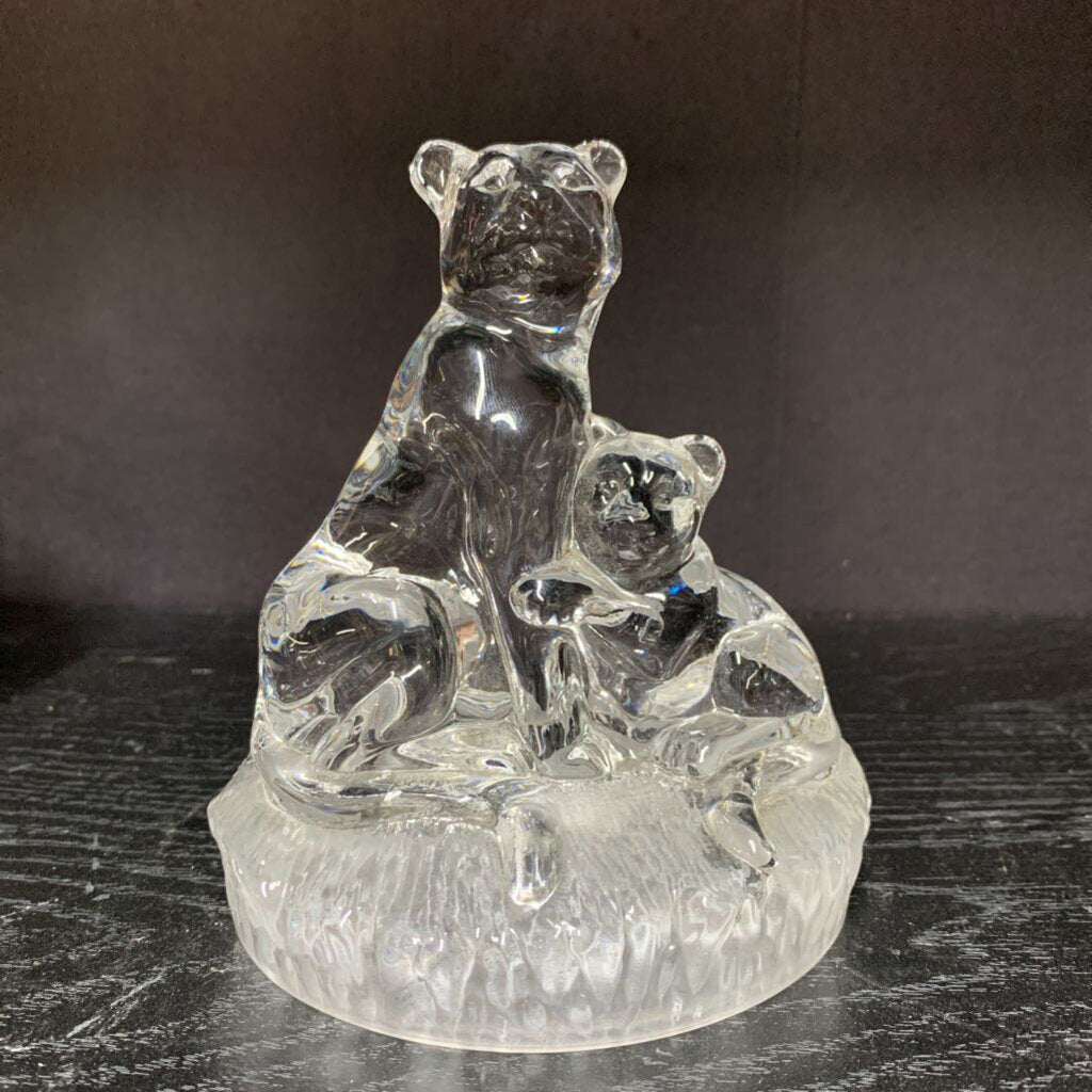 VINTAGE ONEIDA LIONESS AND CUB CRYSTAL