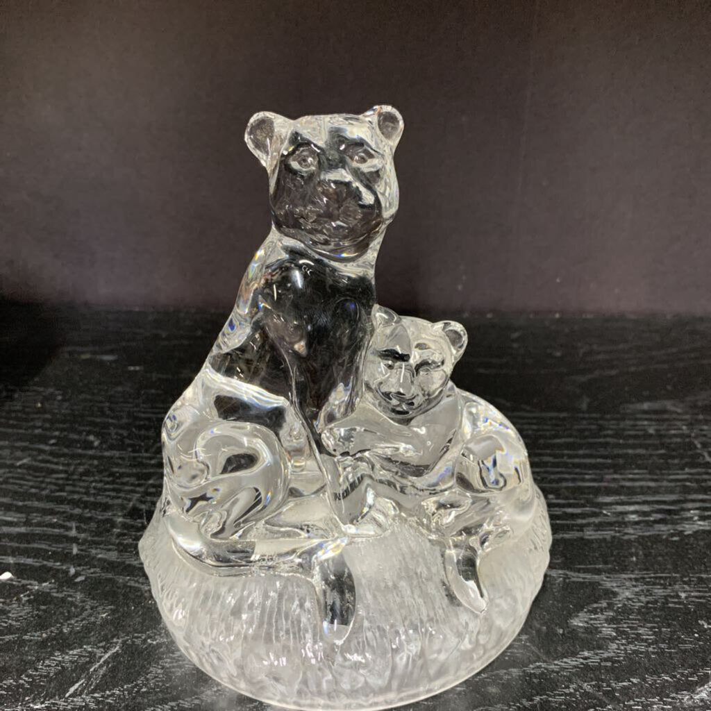 VINTAGE ONEIDA LIONESS AND CUB CRYSTAL