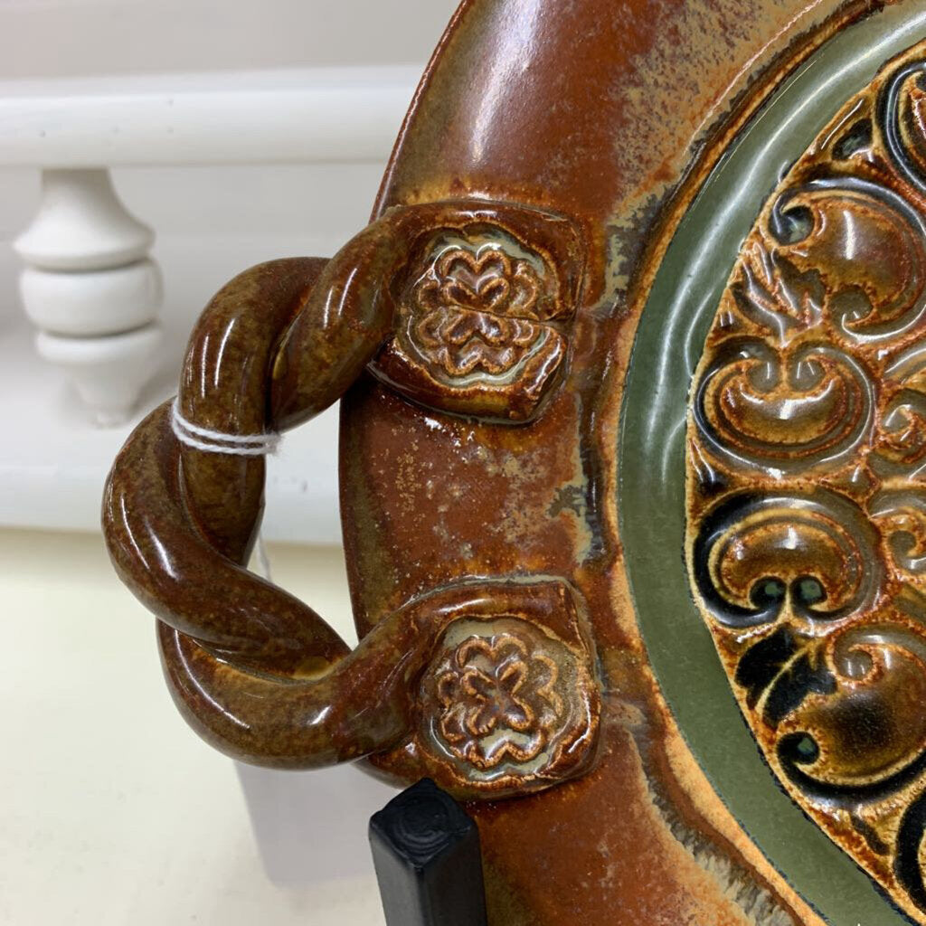 DOUBLE TWIST HANDLE POTTERY DISH