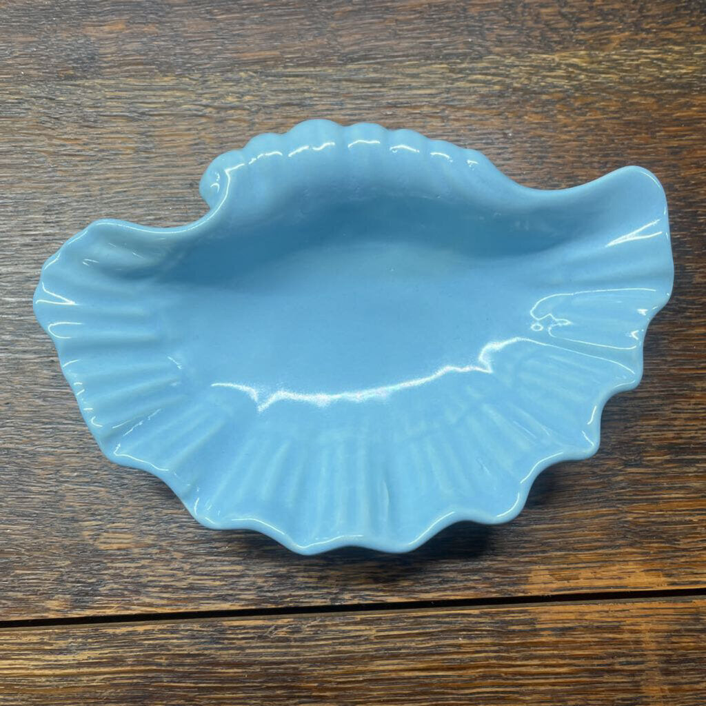 BLUE CERAMIC CLAM DISH