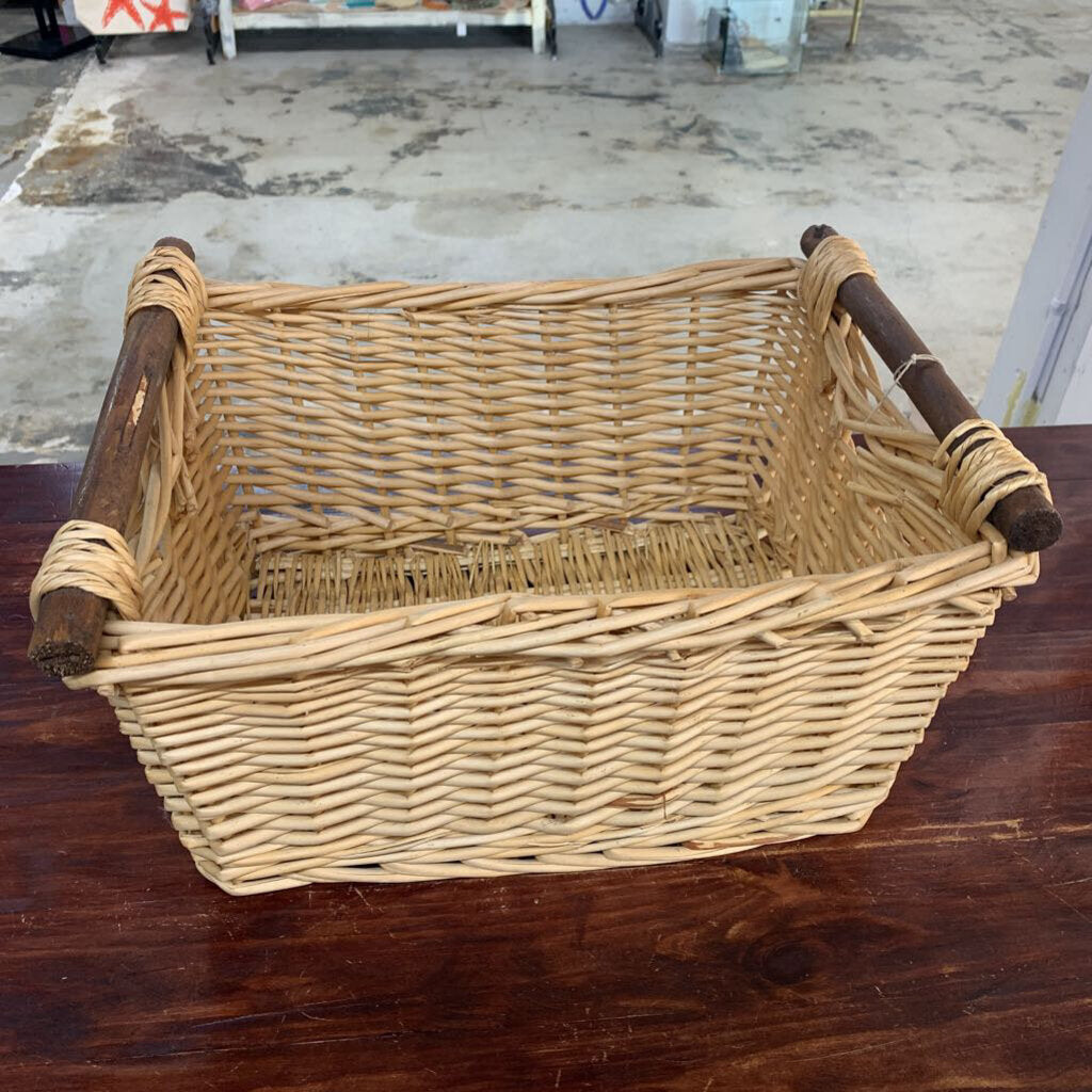 WICKER BASKET WITH HANDLES