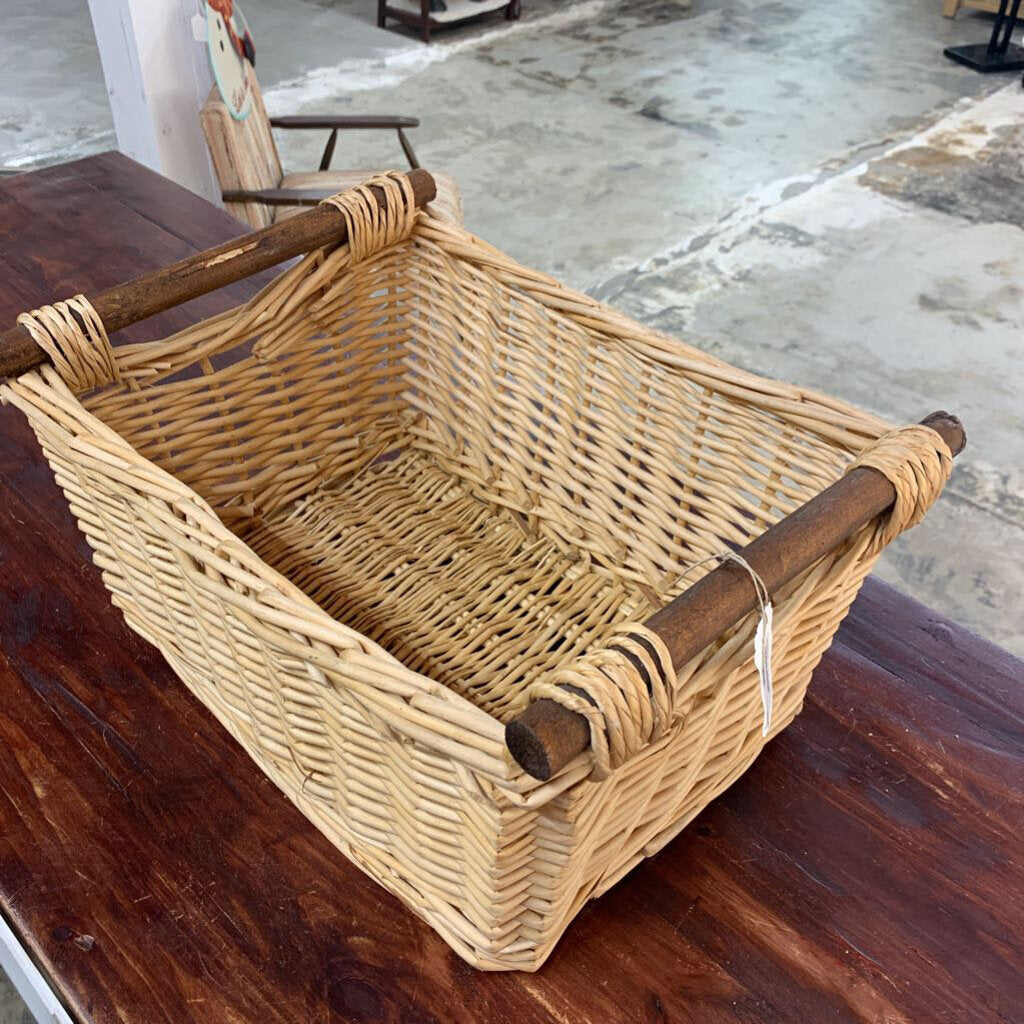 WICKER BASKET WITH HANDLES