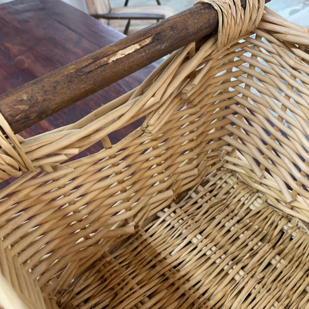 WICKER BASKET WITH HANDLES