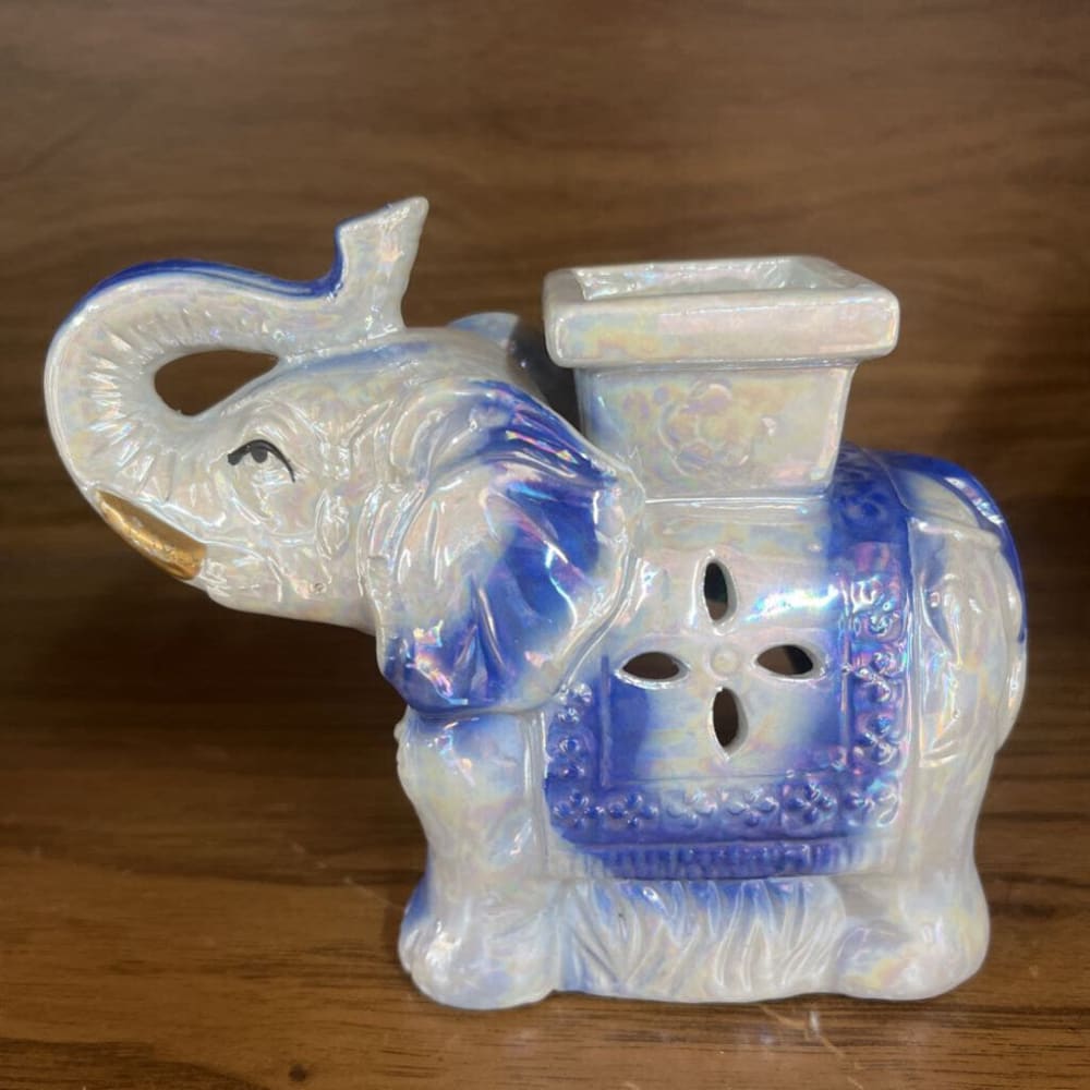 BLUE & WHITE ELEPHANT TEALIGHT HOLDER