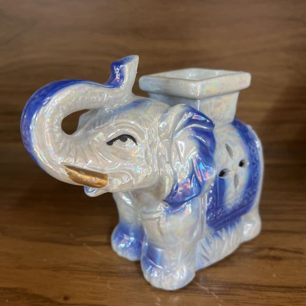 BLUE & WHITE ELEPHANT TEALIGHT HOLDER