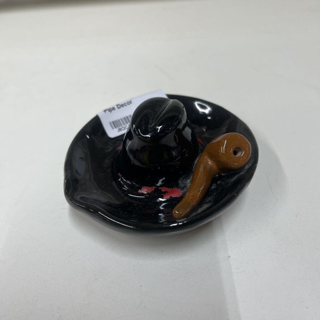 HAT ASHTRAY WITH PIPE DECOR-Thriftique Marketplace