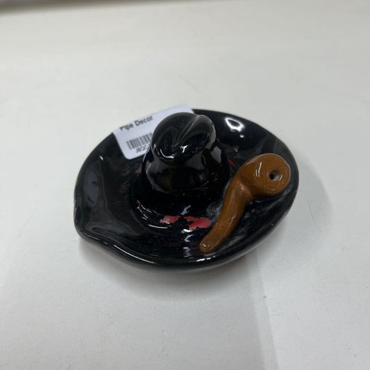 HAT ASHTRAY WITH PIPE DECOR