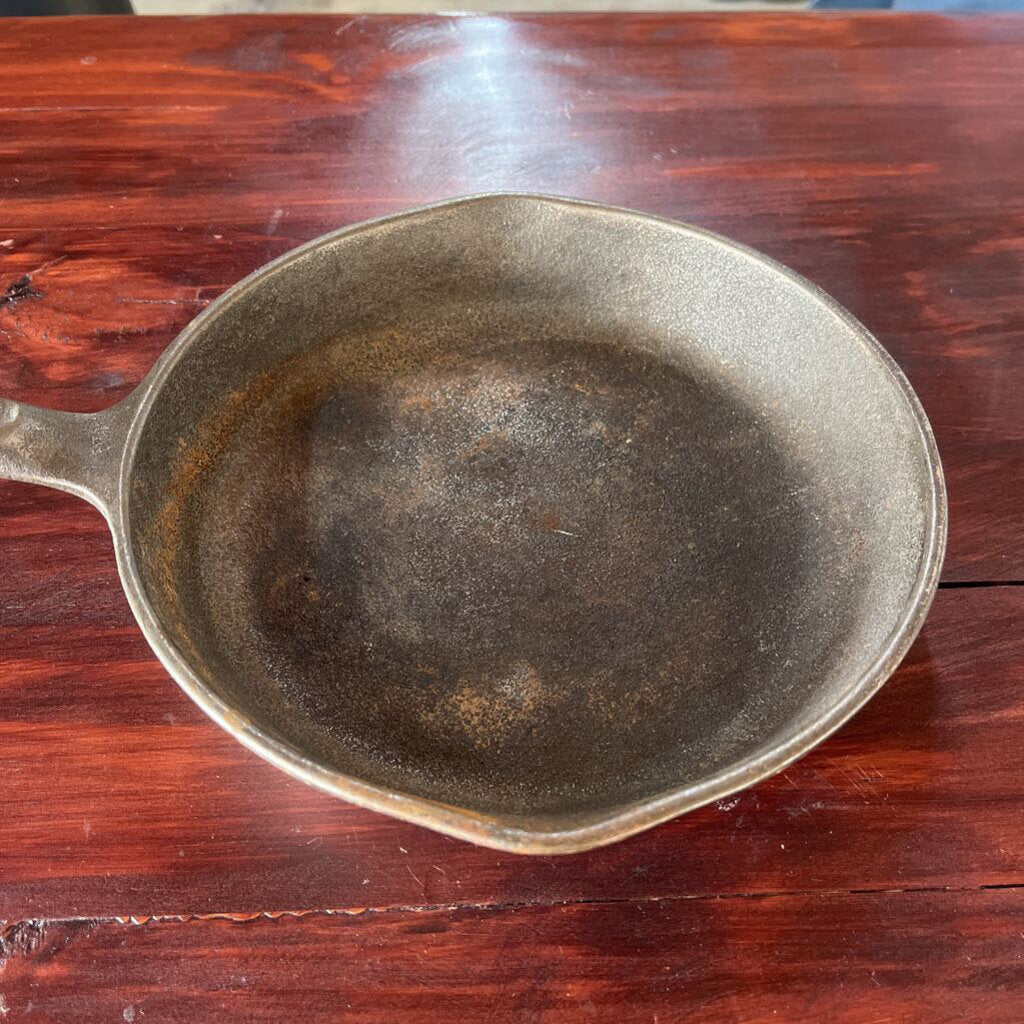 VINTAGE WAGNER"S 8 INCH CAST IRON SKILLET USA-Thriftique Marketplace