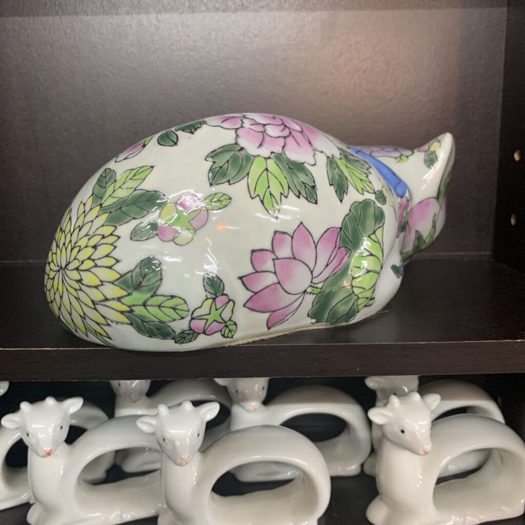 CHINOISERIA SLEEPING CAT PORCELAIN FIGURINE