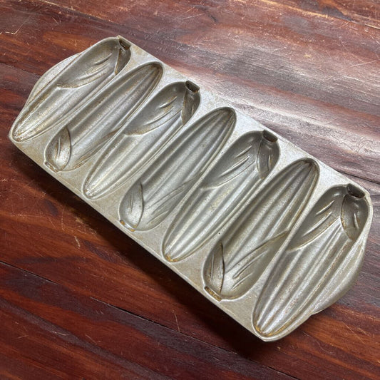 VINTAGE CORNBREAD MOLD