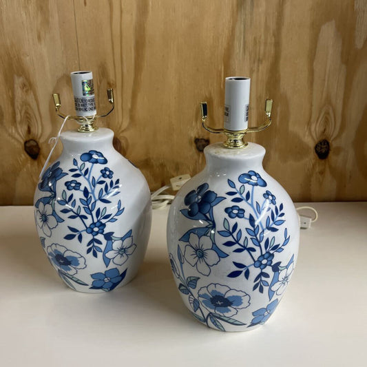 PAIR OF BLUE AND WHITE LAMPS