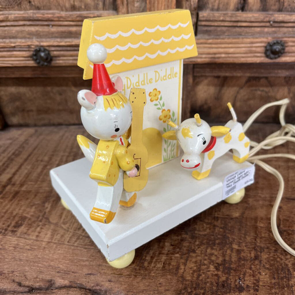 VINTAGE YELLOW NURSERY NIGHT LIGHT -"HEY DIDDLE DIDDLE"