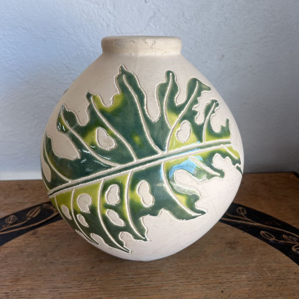 GREEN LEAF VASE