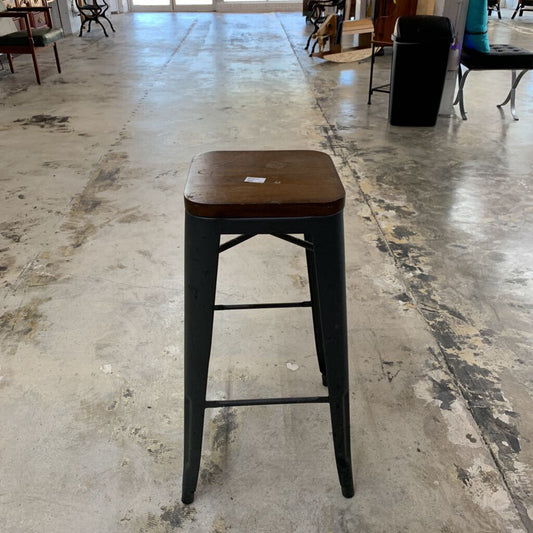 METAL BOTTOM BARSTOOL - PLEASE READ DESCRIPTION