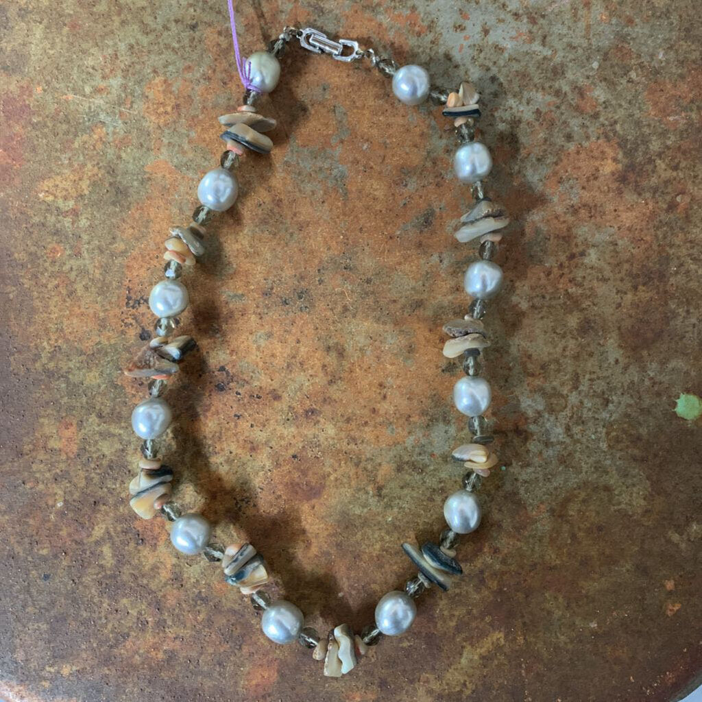 PEARL & CORAL CHOKER