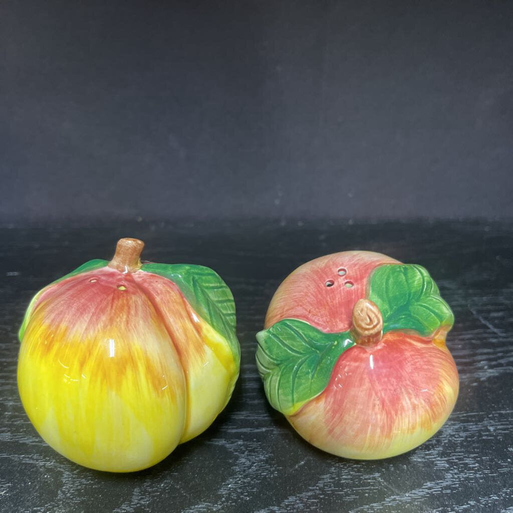 PEACHES OMNIBUS VINTAGE SALT AND PEPPER SHAKERS