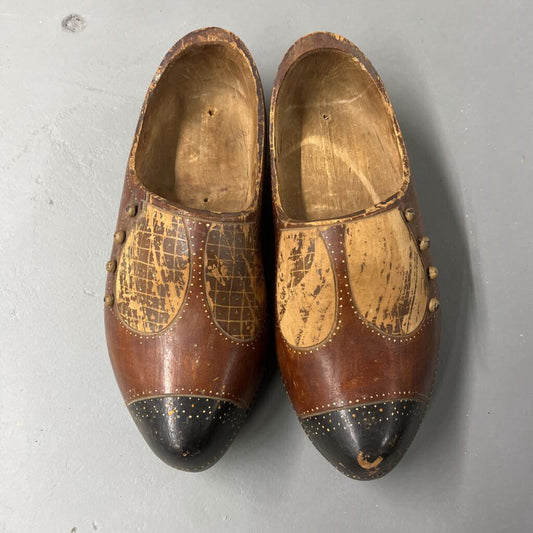 OLD WOOD CLOGS