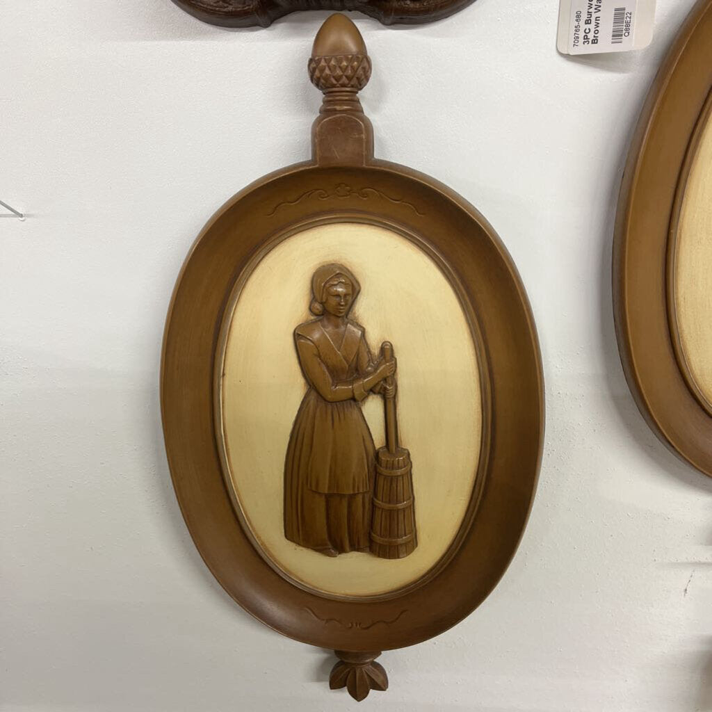 PAIR CRESTYLE PILGRIM LADY & MAN WALL PLAQUES