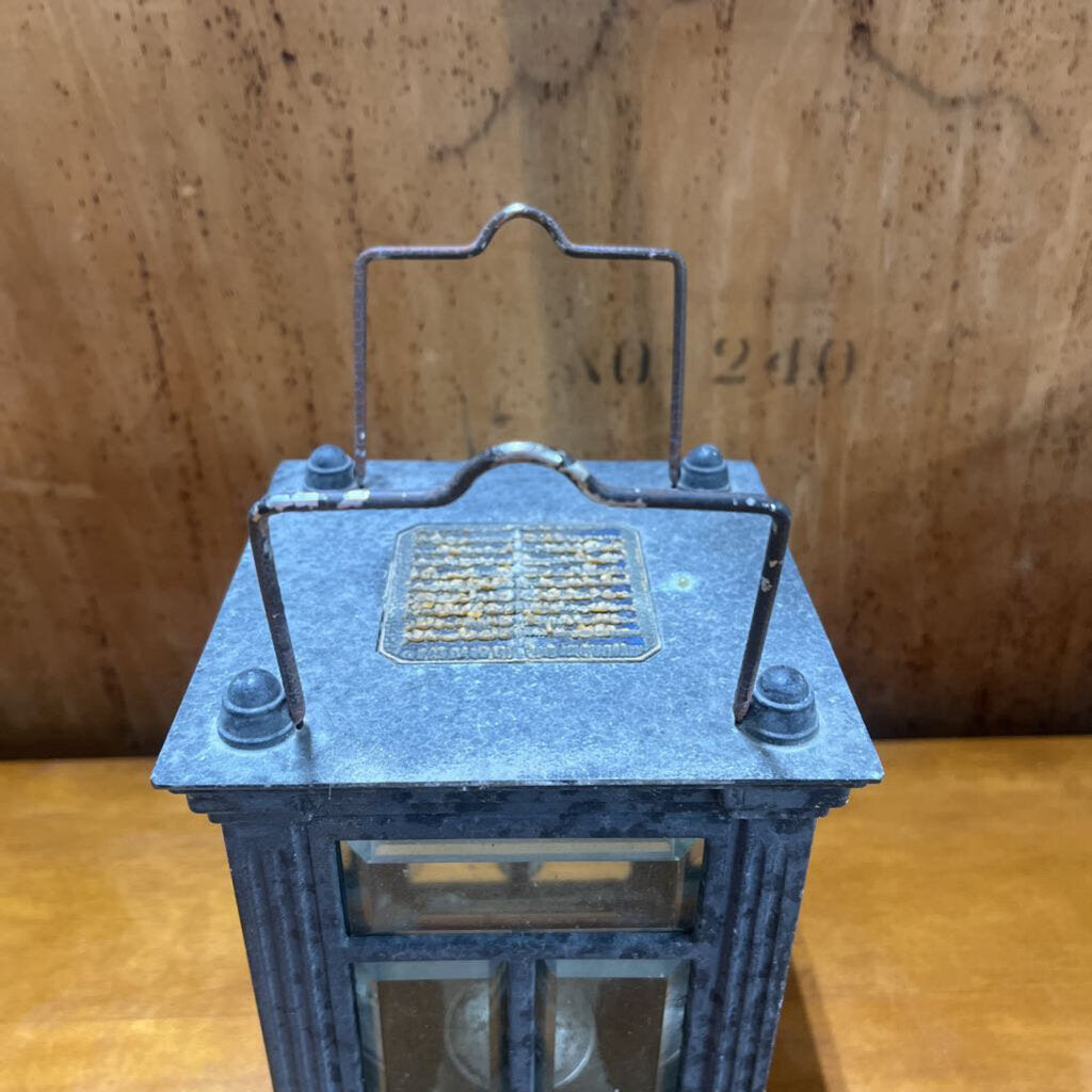 SMALL GLASS /METAL LANTERN