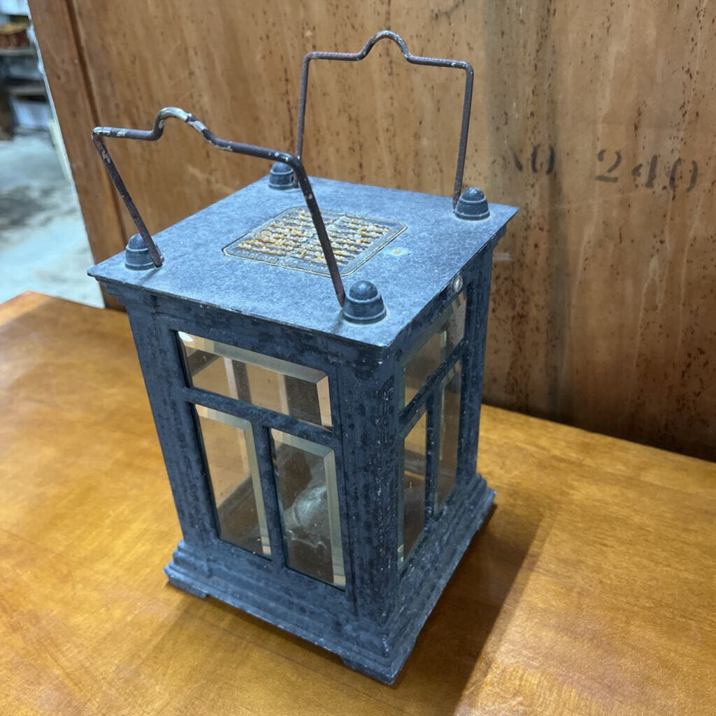 SMALL GLASS /METAL LANTERN