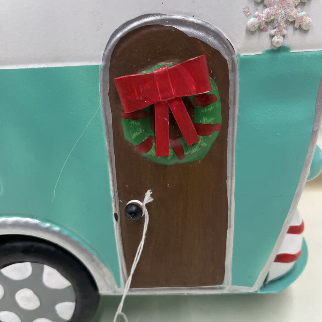 METAL CHRISTMAS CAMPER DECOR