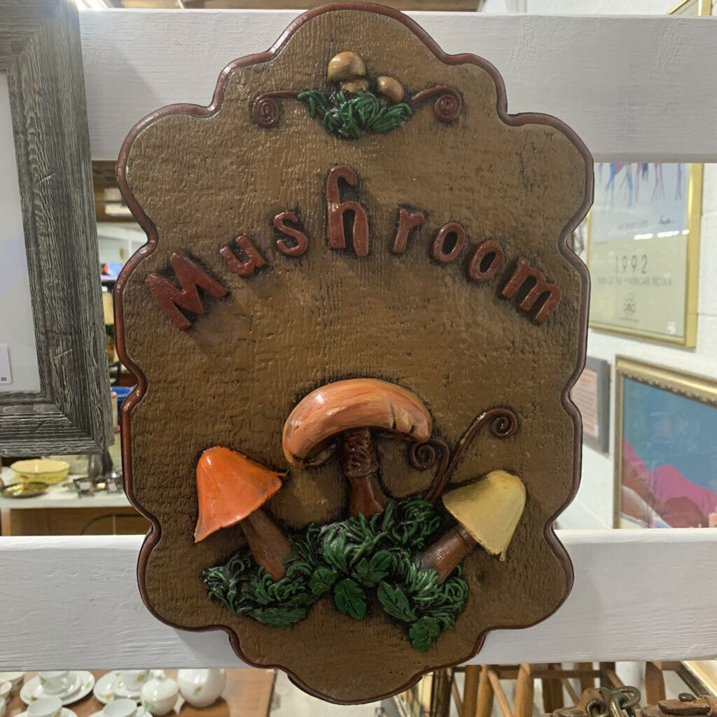 VINTAGE LARGE MUSHROOM 3D WALL PLAQUE