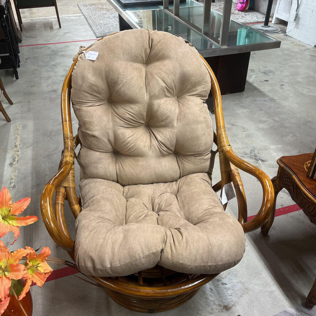 SWIVEL PATIO CHAIR WITH NEW CUSHION