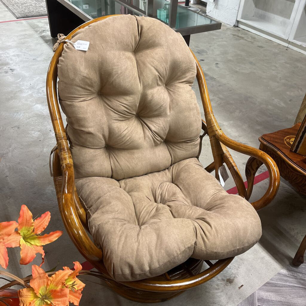 SWIVEL PATIO CHAIR WITH NEW CUSHION