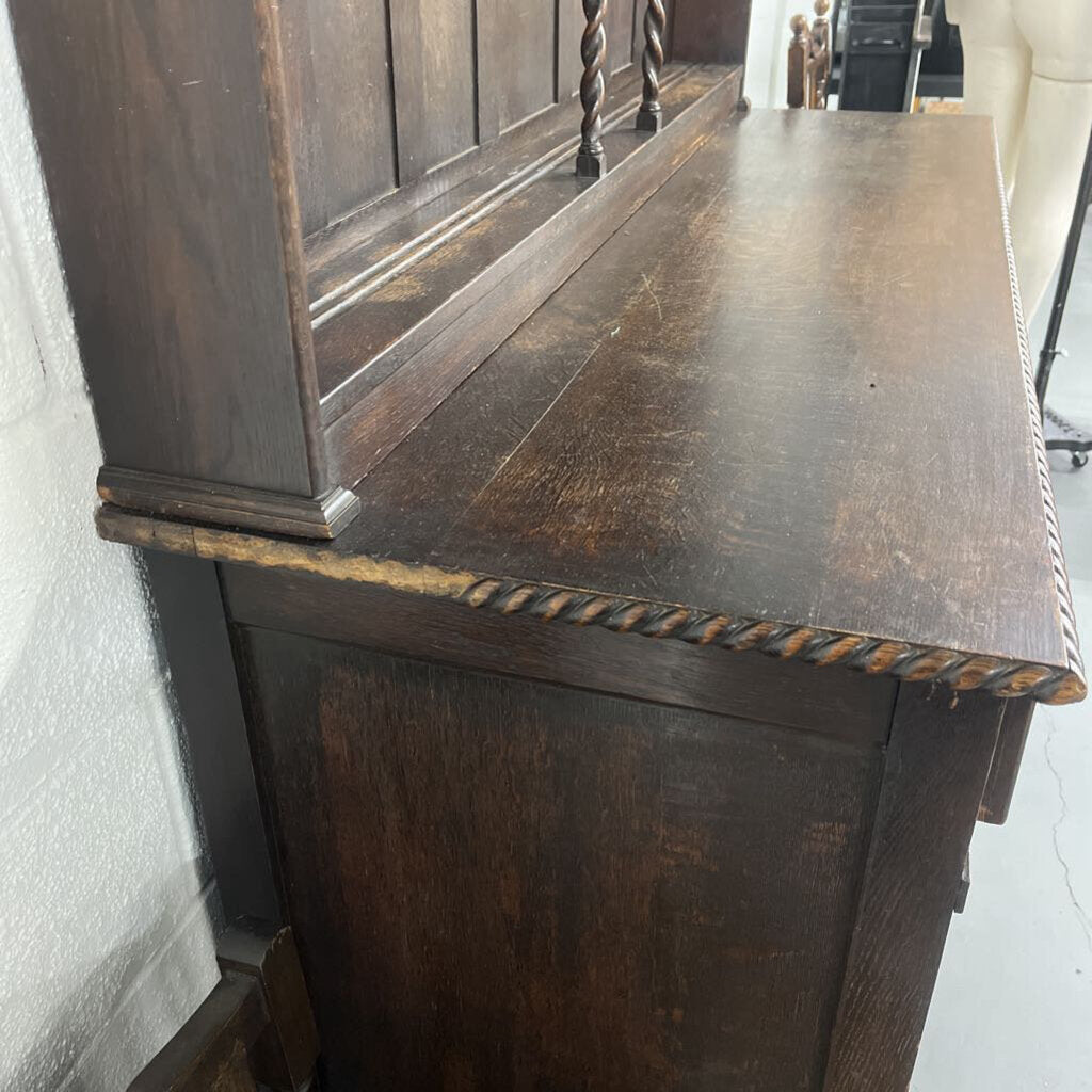 17TH ANTIQUE OAK WOOD SIDEBOARD