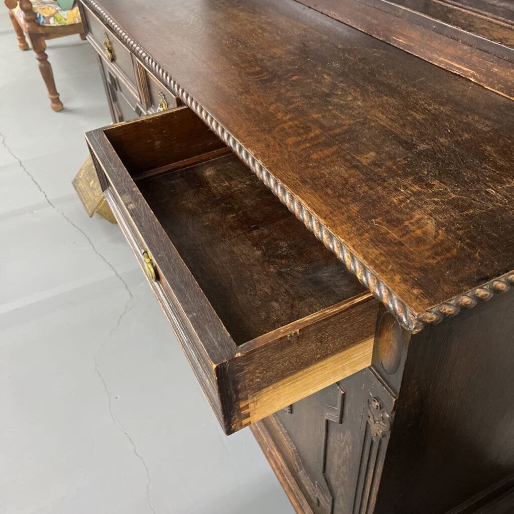 17TH ANTIQUE OAK WOOD SIDEBOARD