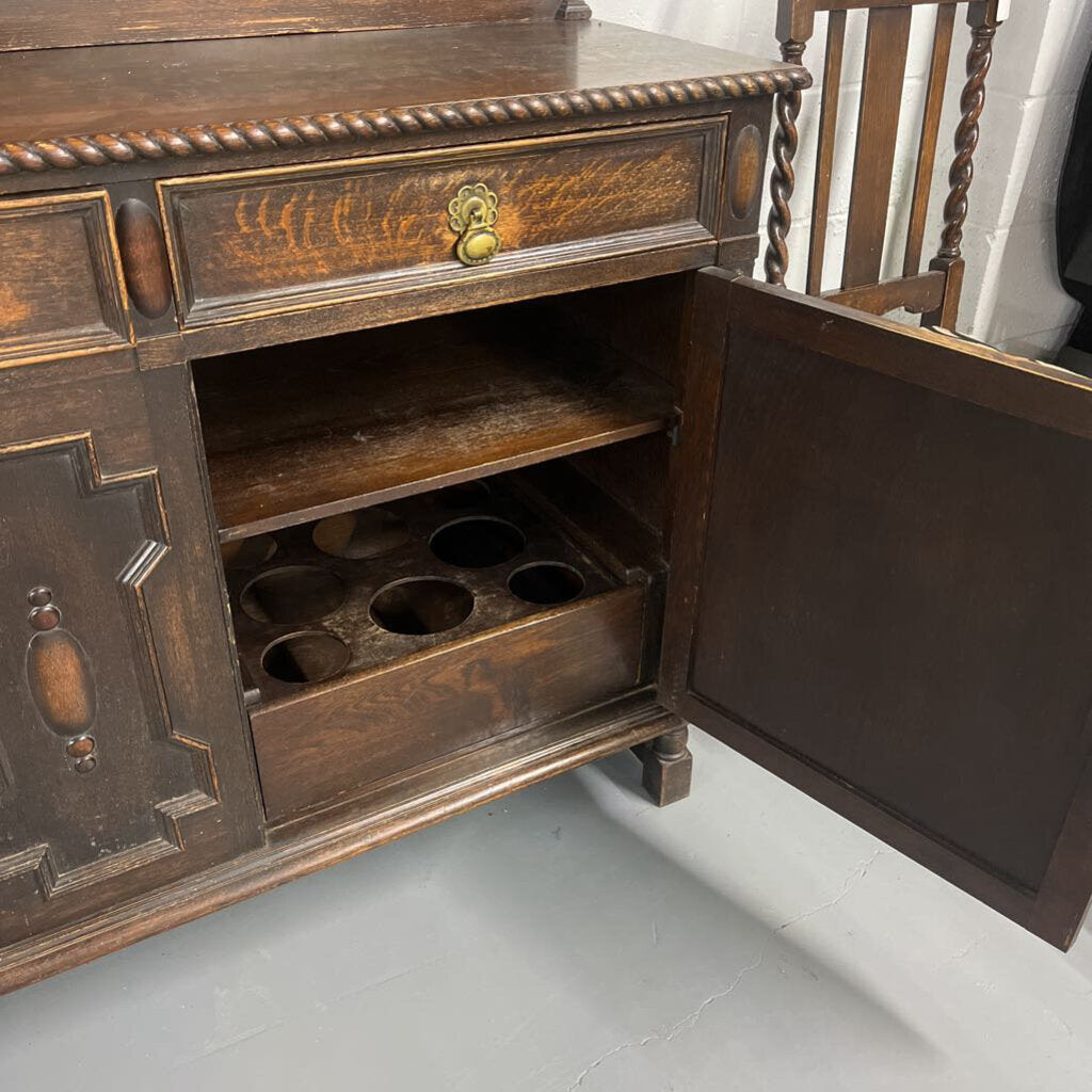 17TH ANTIQUE OAK WOOD SIDEBOARD