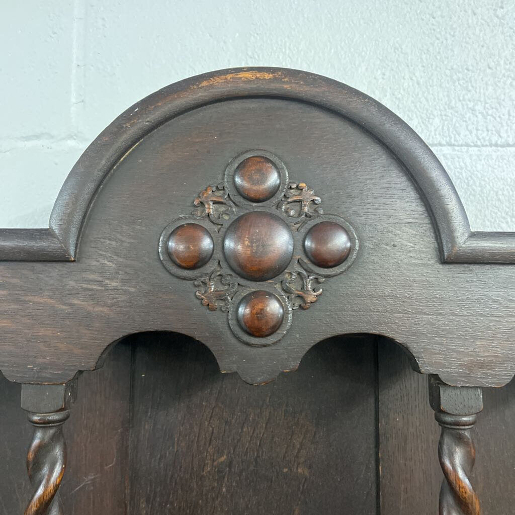 17TH ANTIQUE OAK WOOD SIDEBOARD