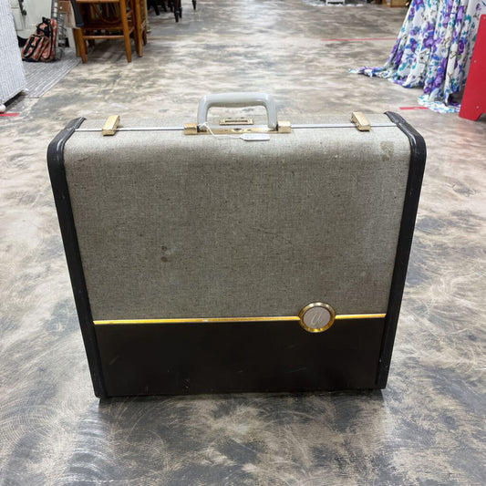 VINTAGE SAMSONITE ULTRALITE SUITE CASE WITH KEY