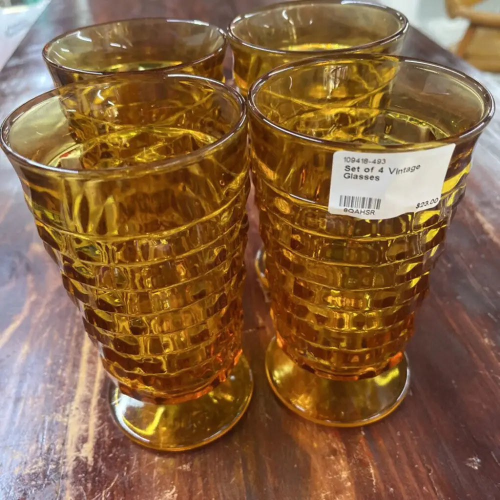 SET OF 4 VINTAGE GLASSES