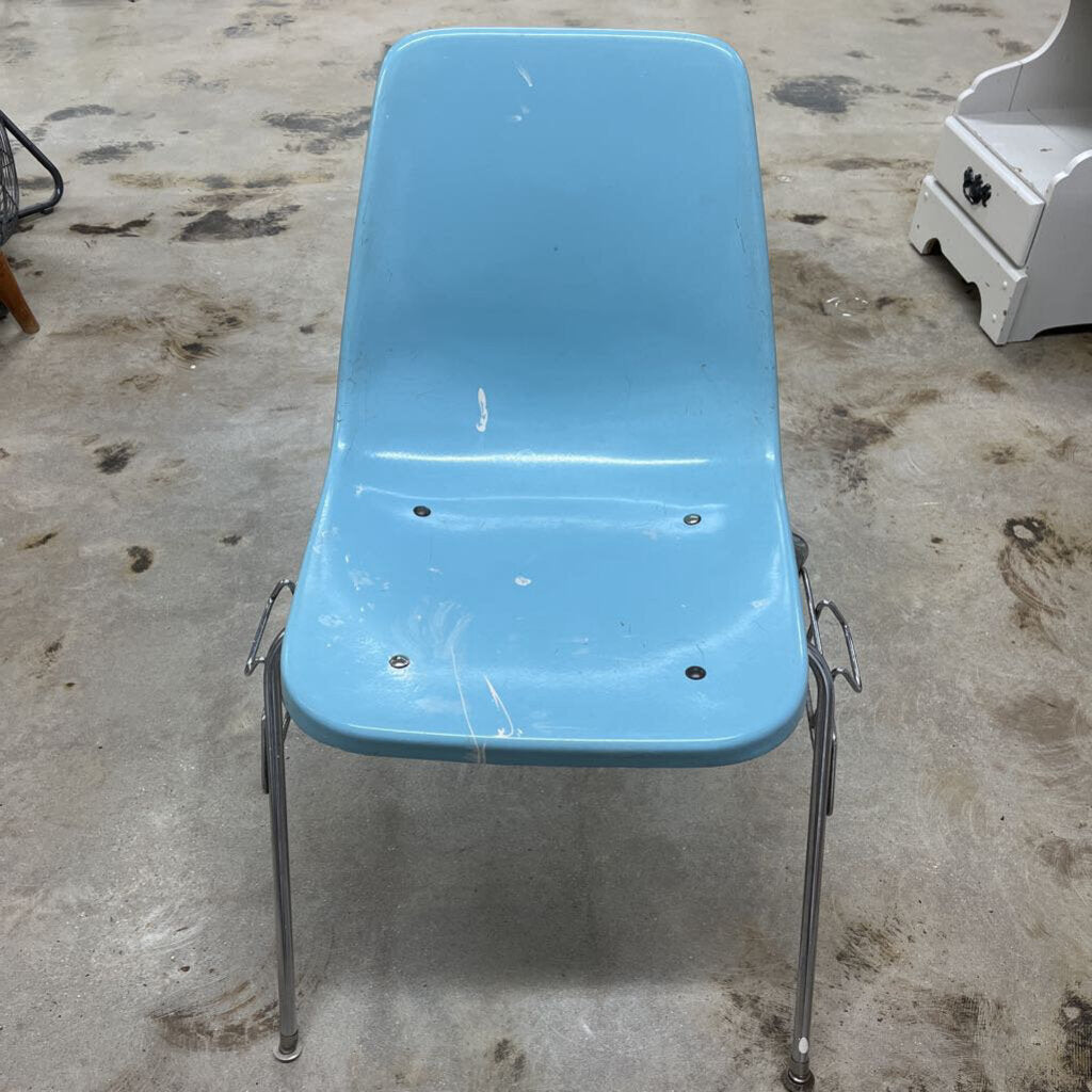 VINTAGE MCM BLUE FIBERGLASS CHAIR (AS IS)