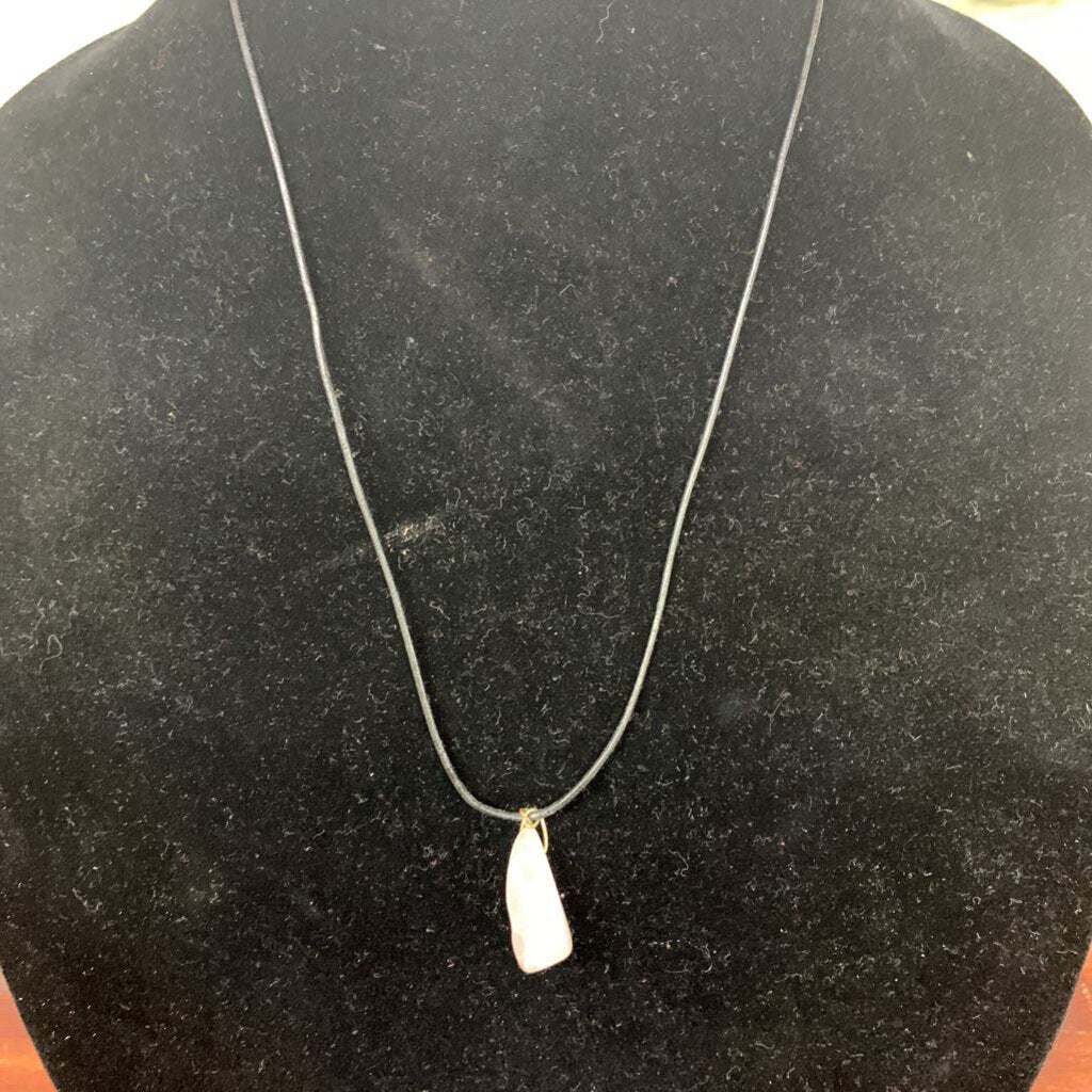 ROSE QUARTZ NECKLACE  (LOCATED AT GULFPORT, MS)