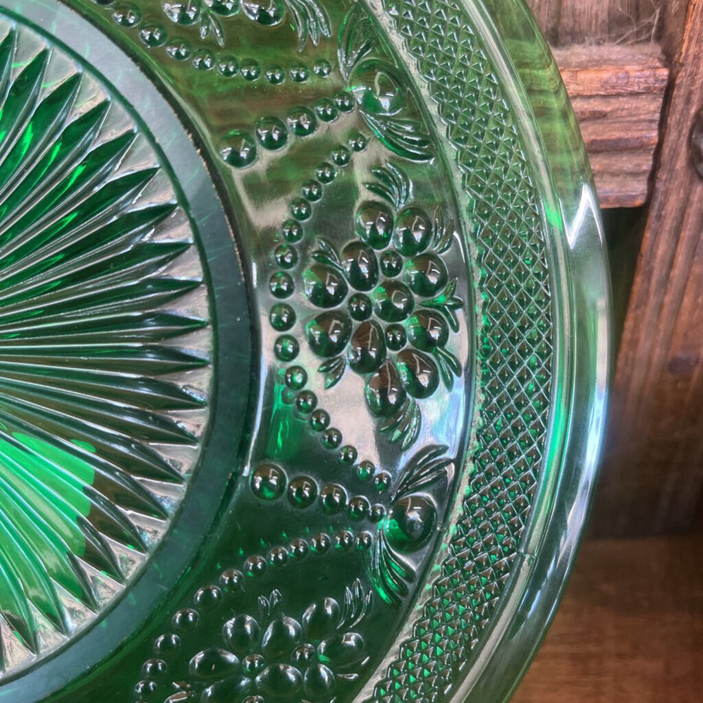 GREEN PLATES