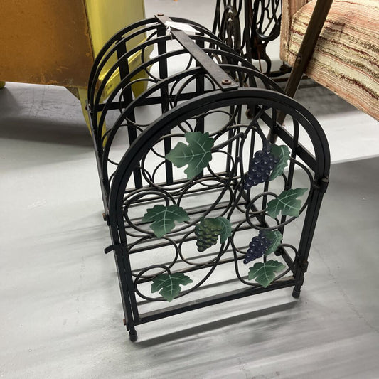 BLACK IRON WINE BOTTLE CAGE
