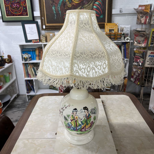 ASIAN WOMEN LAMP W/ SHADE