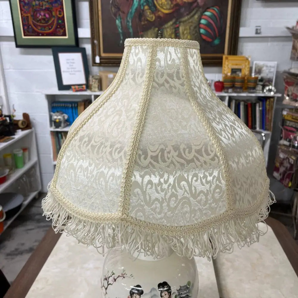 ASIAN WOMEN LAMP W/ SHADE