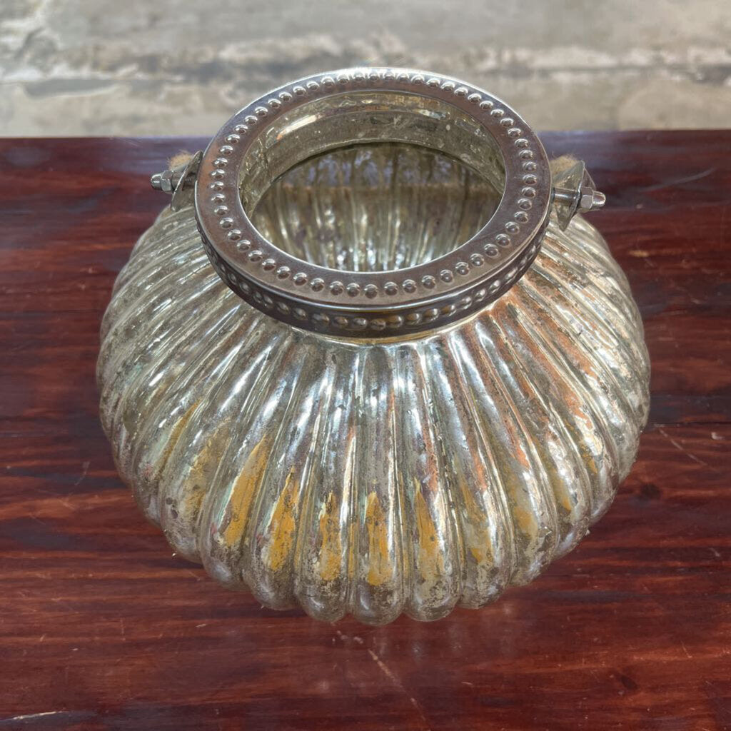 SILVER ROUND CANDLE HOLDER