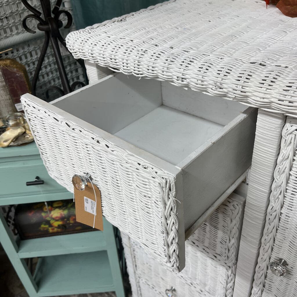 5 DRAWER WHITE WICKER CHEST OF DRAWERS - PLEASE READ DESCRIPTION