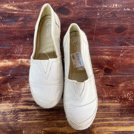 NEW MOOTSIES TOOTSIE CANVAS SHOES NEW
