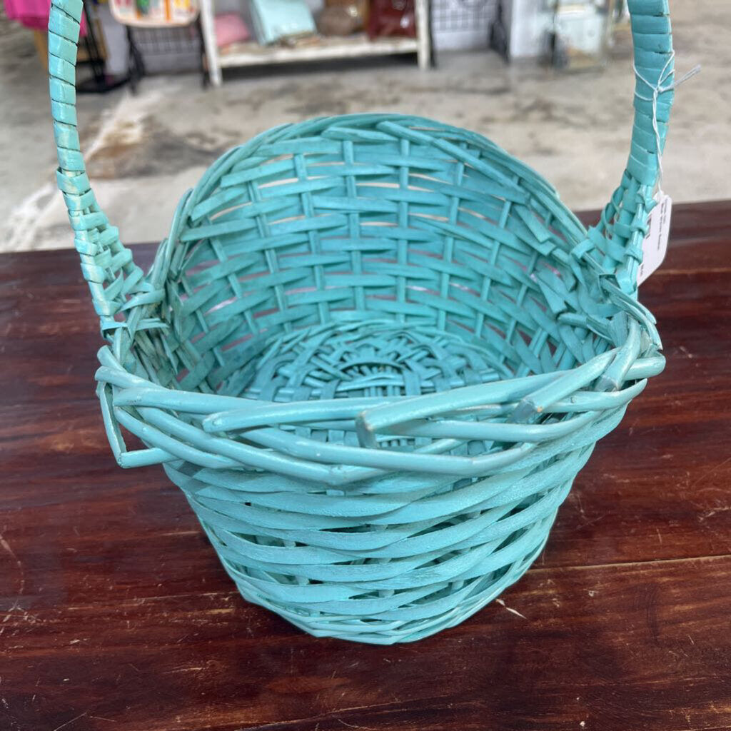 BLUE WOVEN BASKET