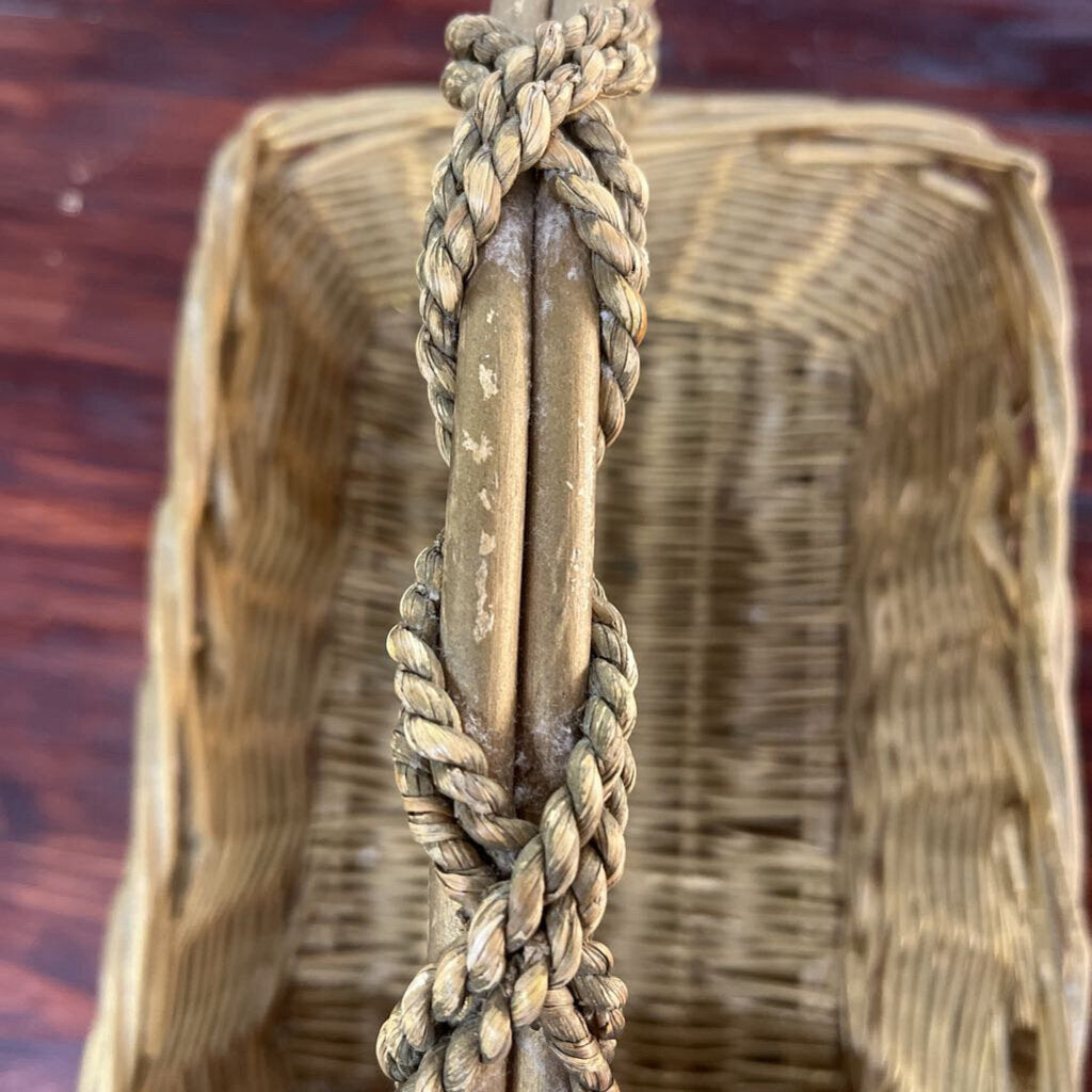 GOLDEN ROPED HANDLE BASKET