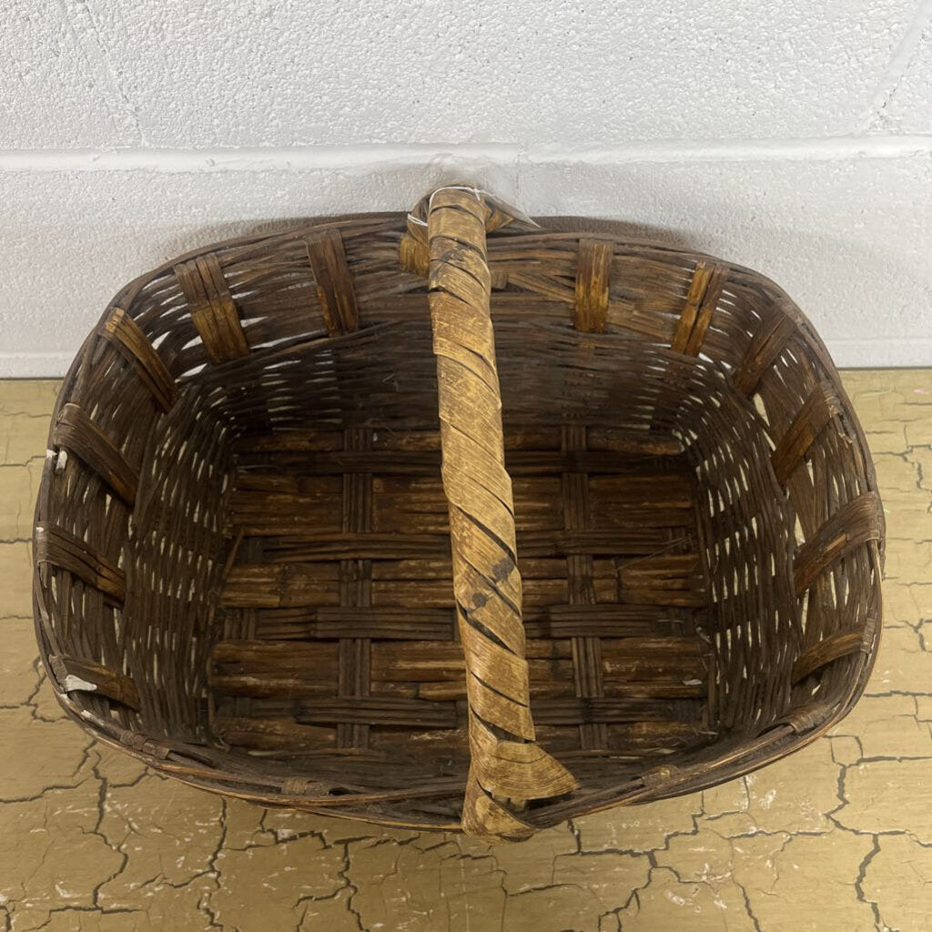 OLD WICKER HARVEST/SHOPPING BASKET