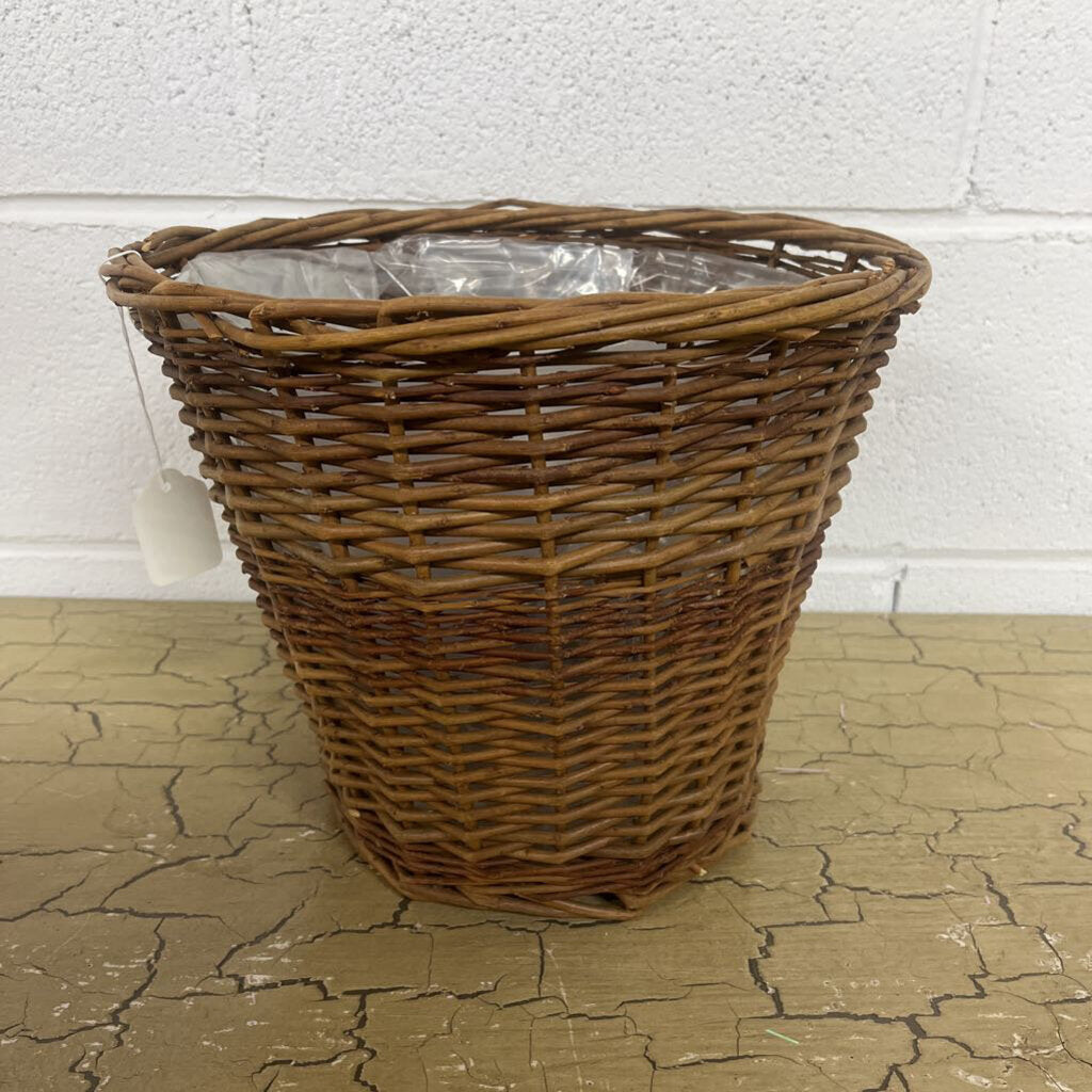 OLD GRAPEVINE PLANTER/WAIST BASKET W/PLASTIC LINER
