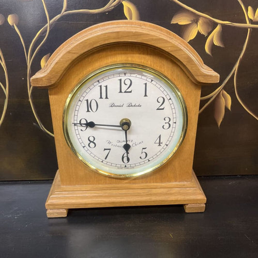 DANIEL DAKOTA WOOD CHIME CLOCK