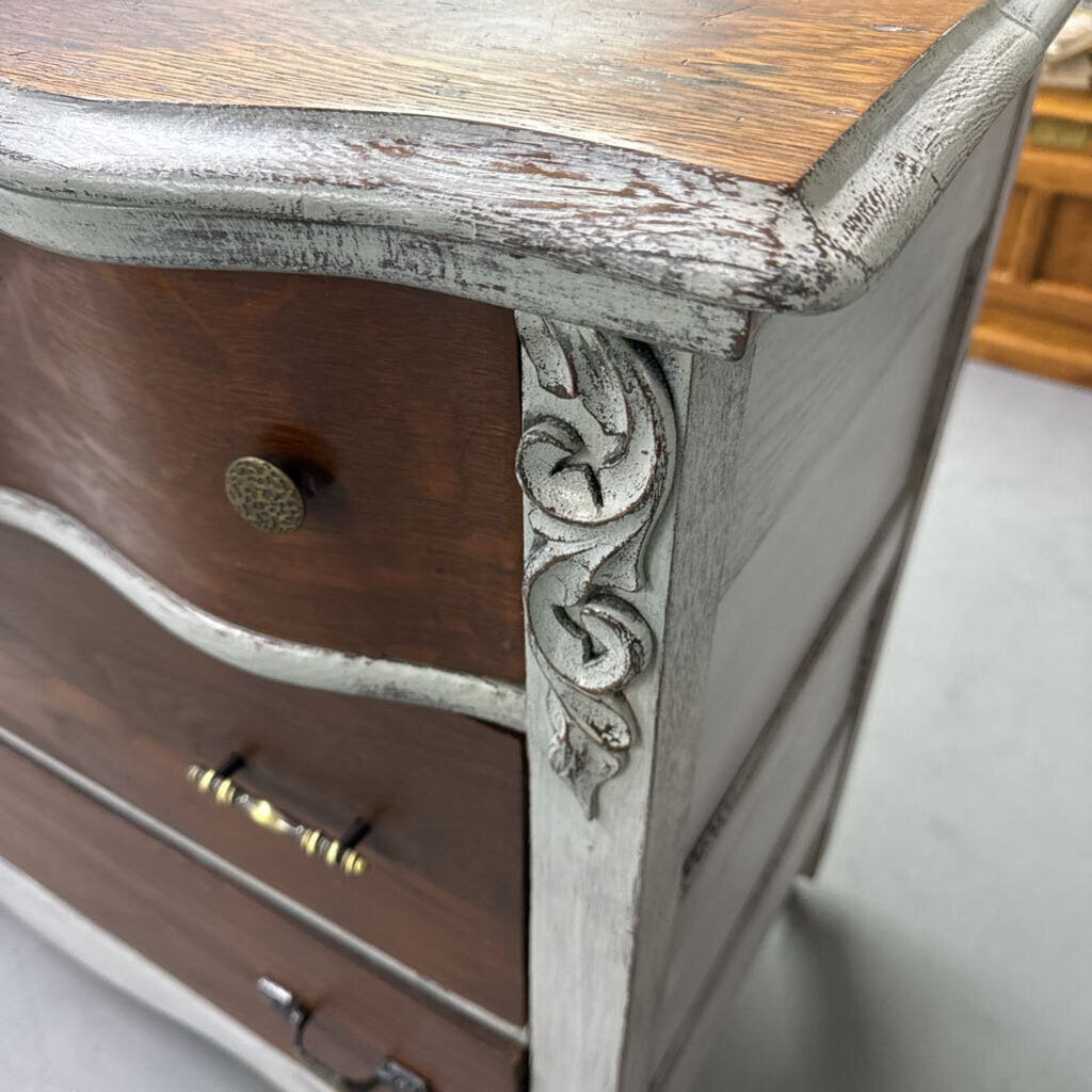 ANTIQUE 3 DRAWER CHEST