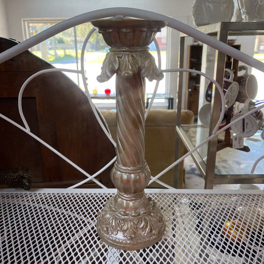 SINGLE TALL GOLDEN CANDLEHOLDER